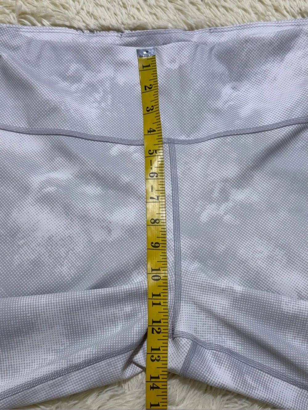 Athleta Salutation Stash Pocket Capri Leggings Light Grey Tie-Dye Print Size 2X - Picture 9 of 13